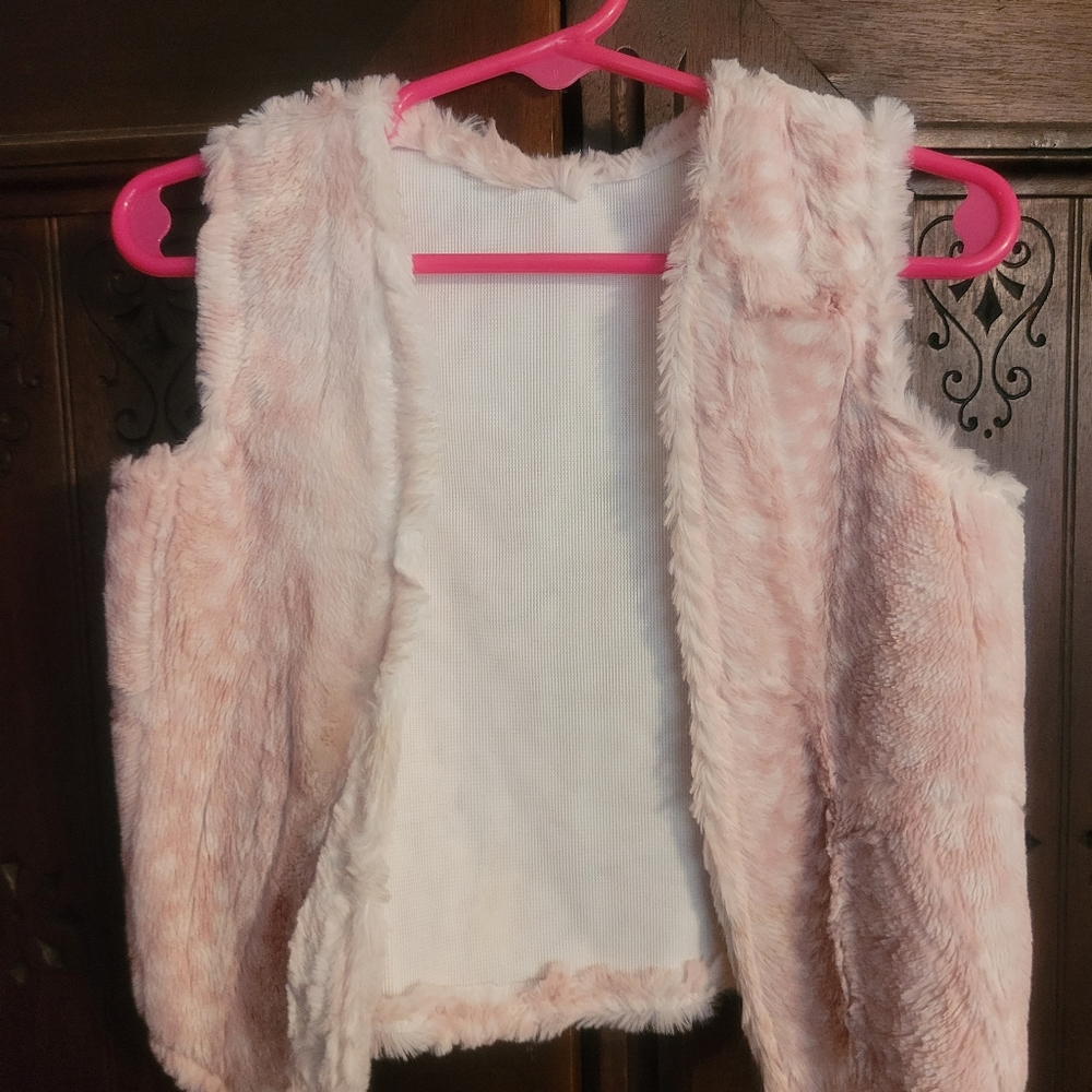 EUC girls deer minky print vest in light pink size 3T.